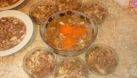 Смачні рецепти холодцю: Холодець із суміші м’яса, в мультиварці, з риби
