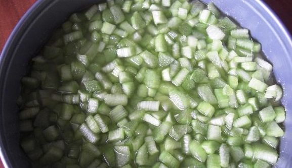 Ревінь   користь для організму, плюси і мінуси продукту, а також смачні рецепти