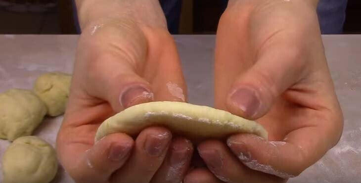Коржі на сковороді замість хліба — швидкі і смачні рецепти