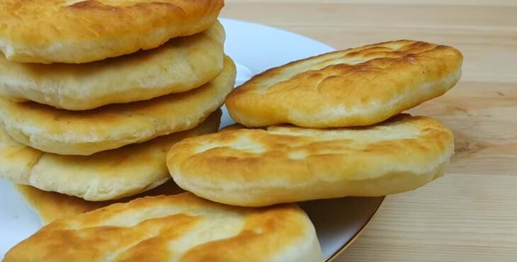Коржі на сковороді замість хліба — швидкі і смачні рецепти